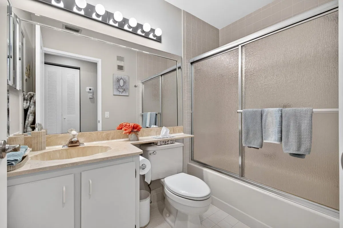 Unit 202 photo 61