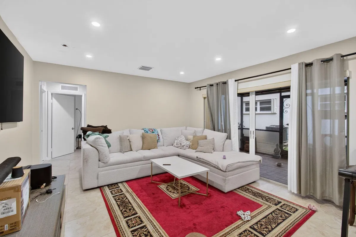 Residence photo 19