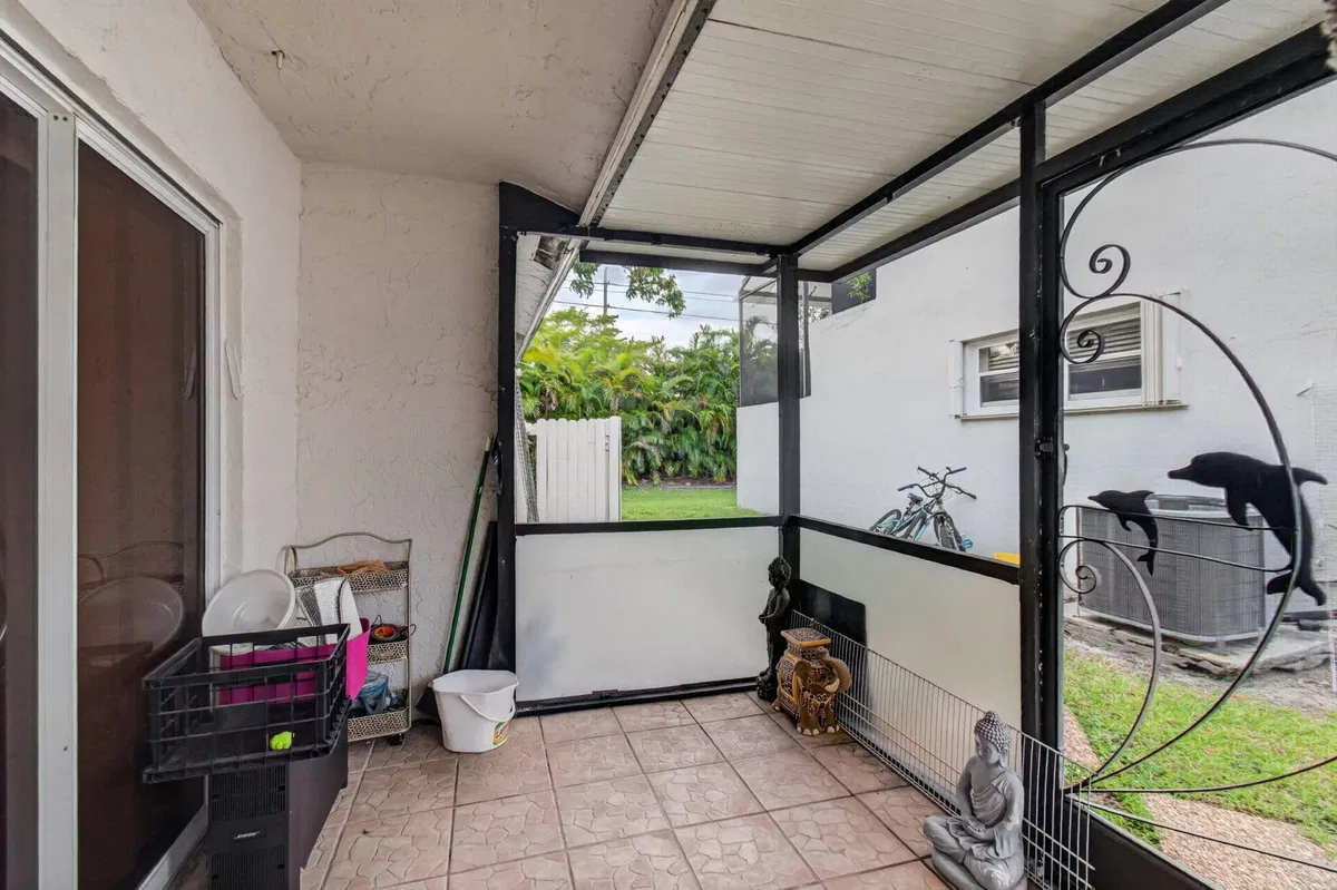 Residence photo 49