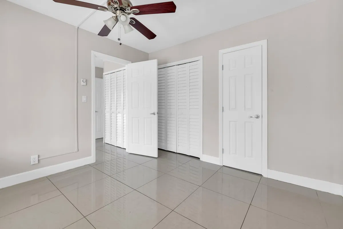 Unit 14 photo 13