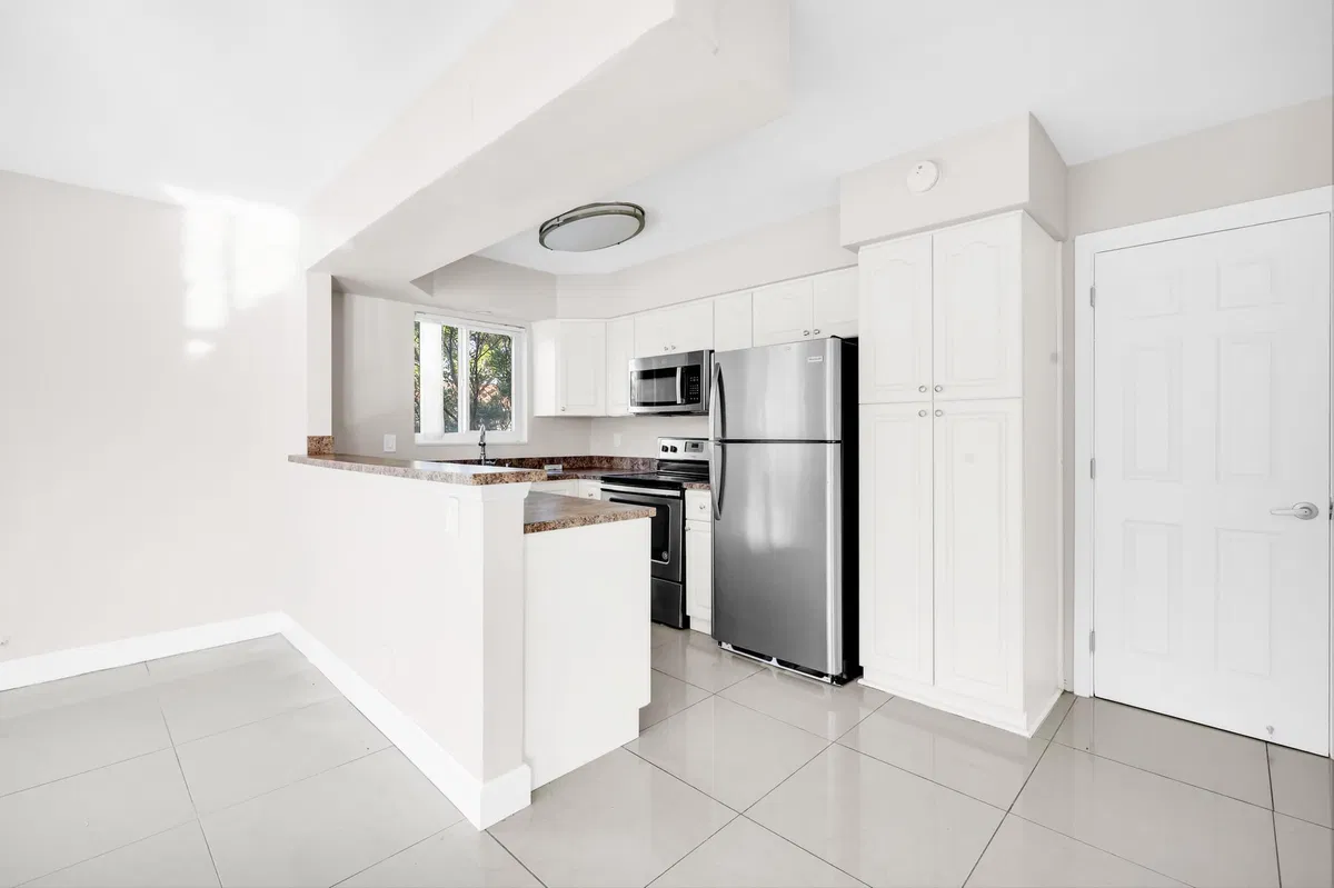 Unit 14 photo 19