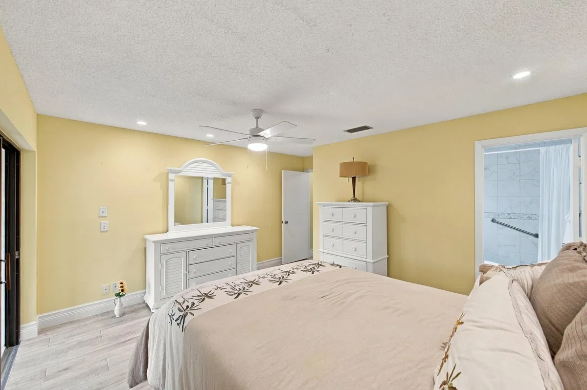 Unit C photo 25