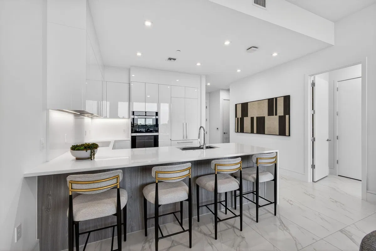 Nautilus 220 Unit 609 photo 22