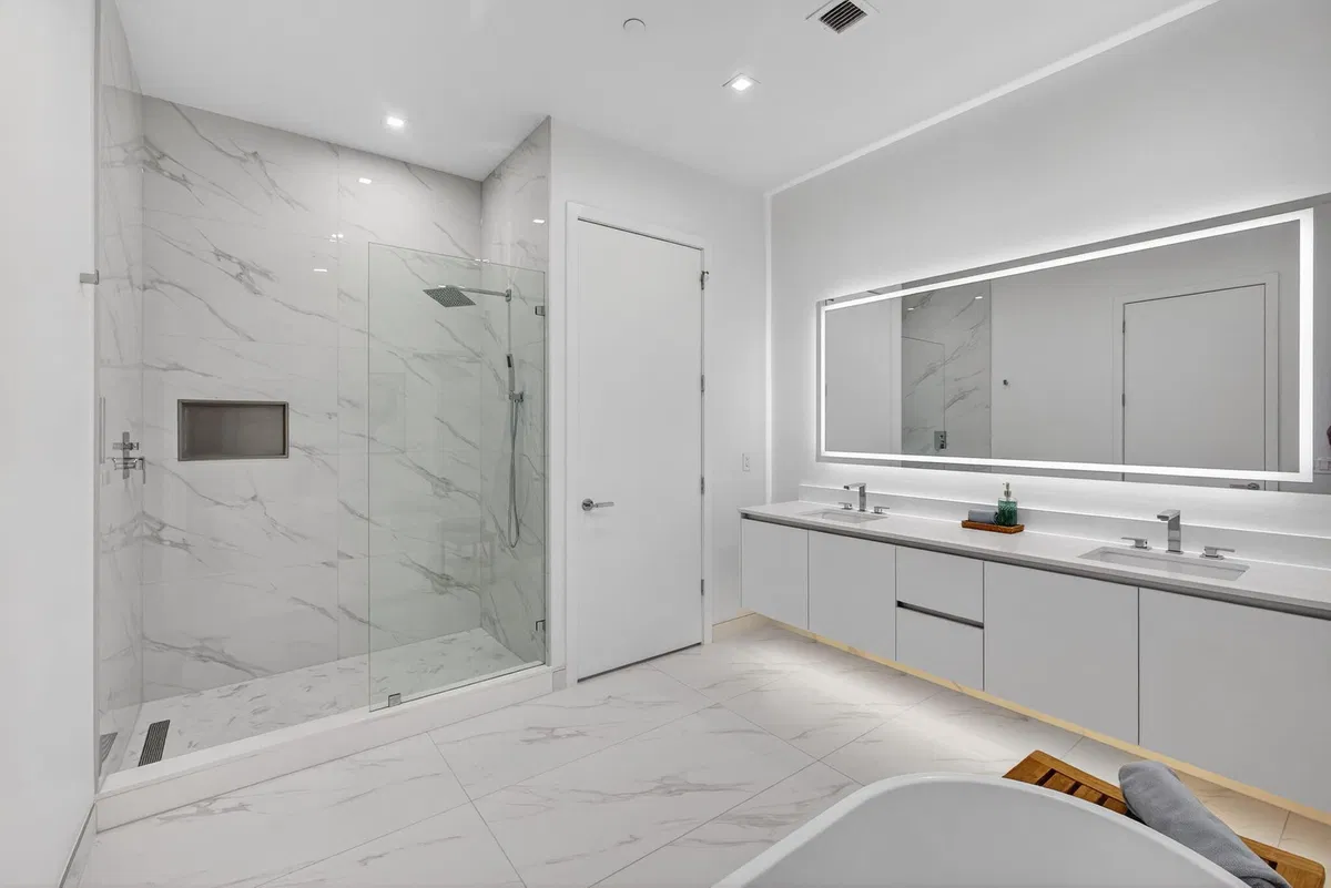Nautilus 220 Unit 609 photo 40
