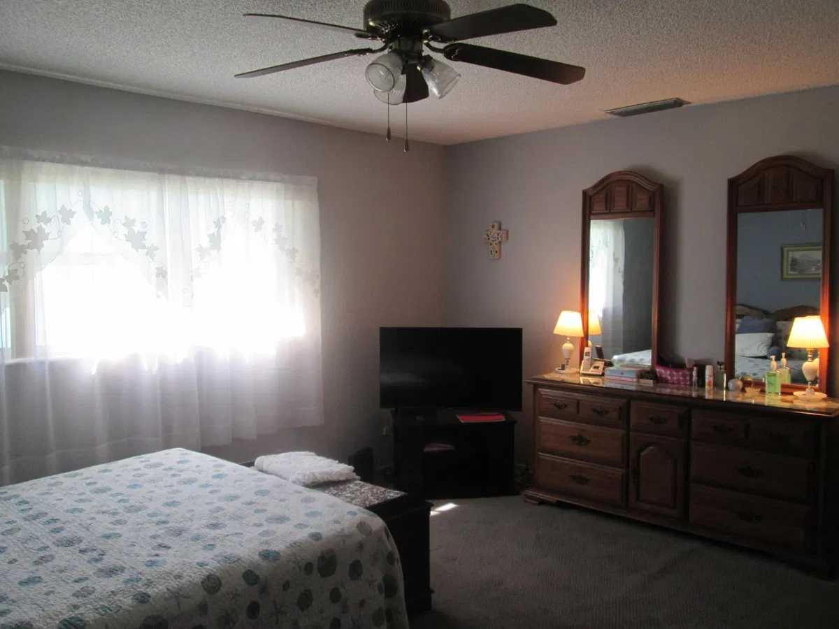 Unit 8 photo 16