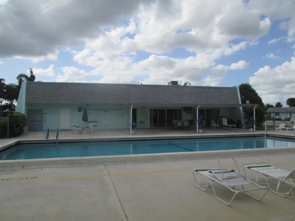 Unit 8 photo 40