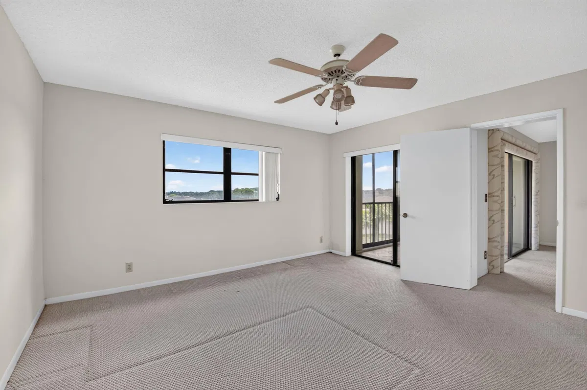 Unit 404 photo 19
