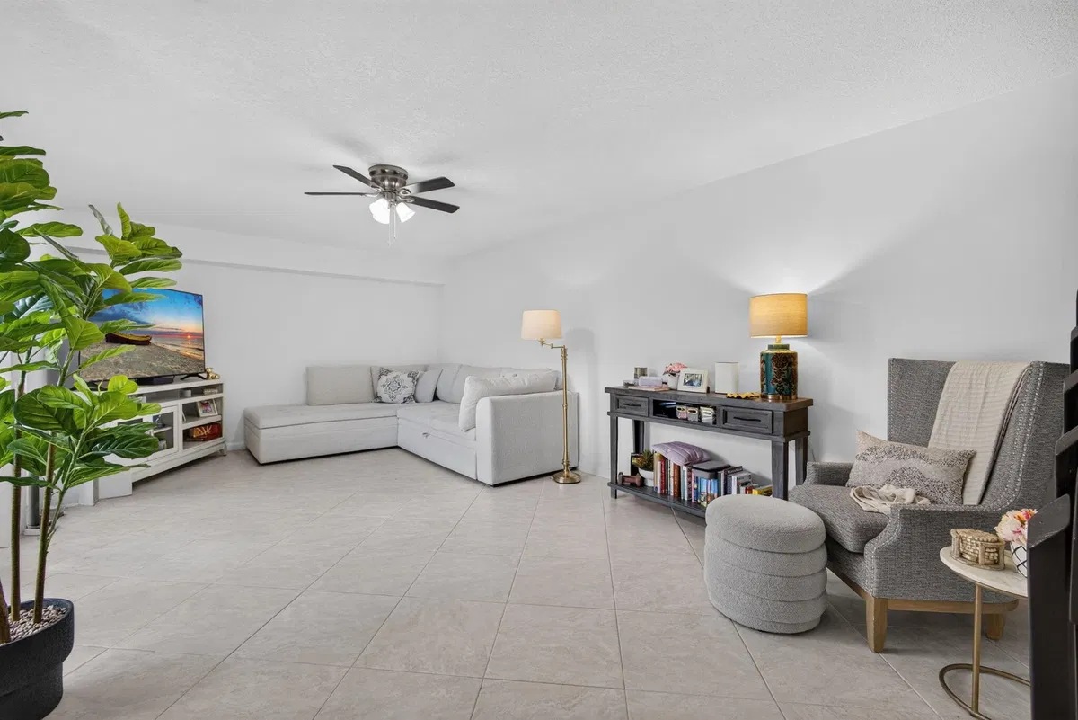 Residence photo 10