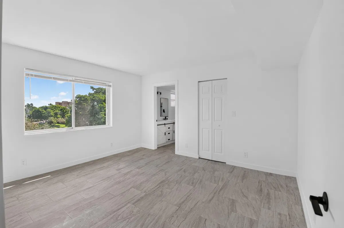 Unit 408 photo 22