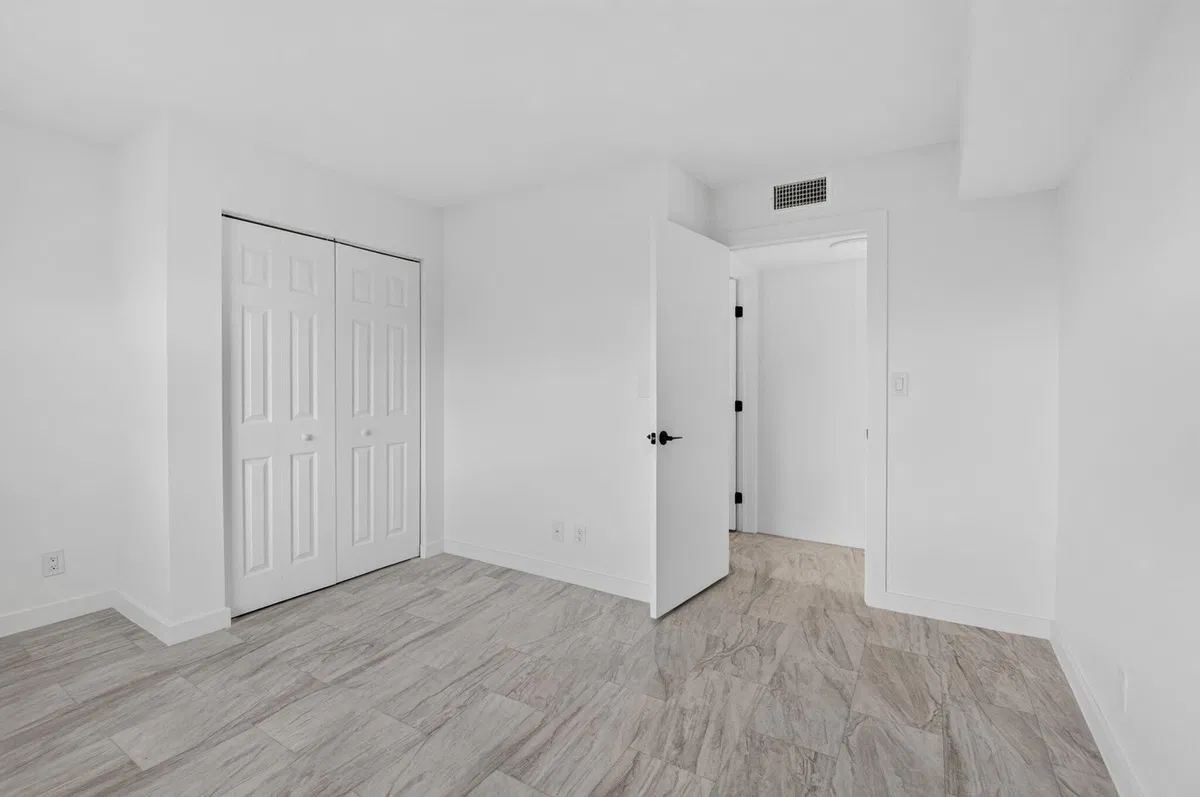 Unit 408 photo 28