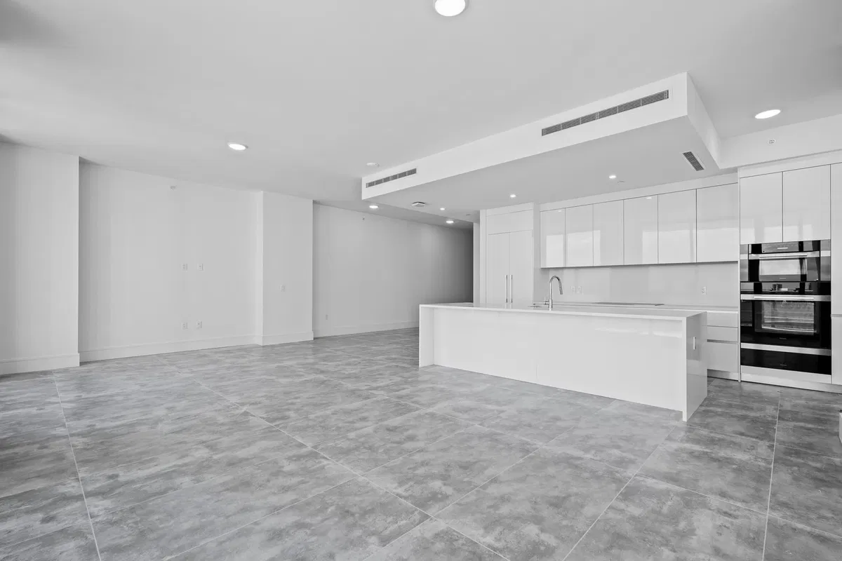 Nautilus 220 Unit 1202 photo 10