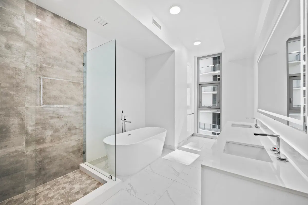 Nautilus 220 Unit 1202 photo 13