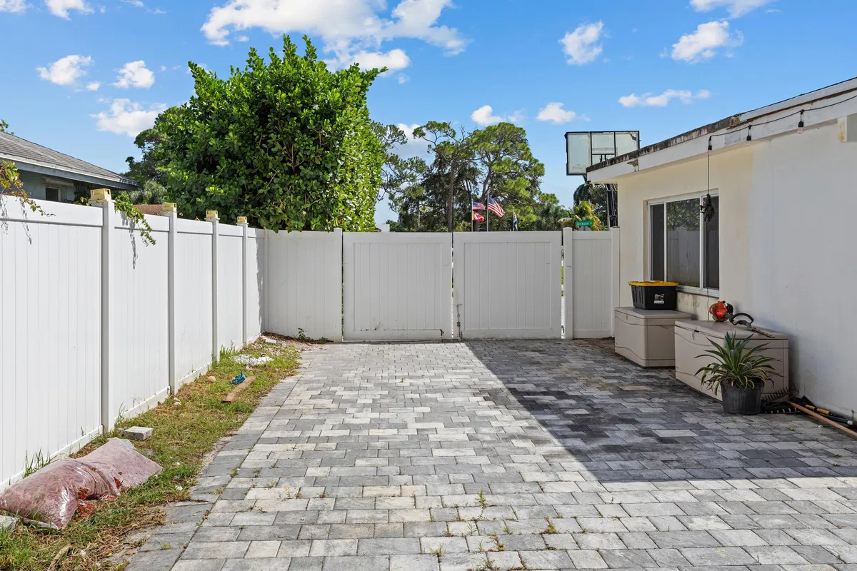 Residence photo 25