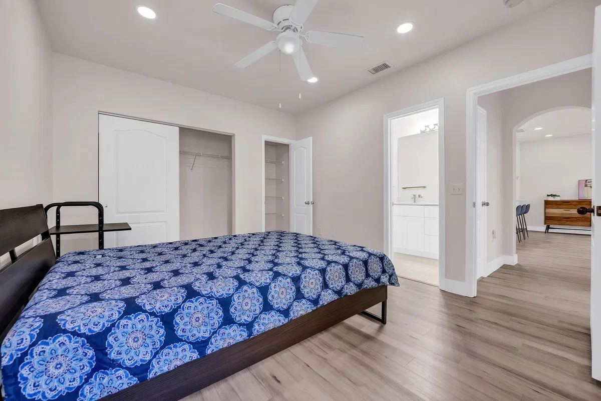 Residence photo 16