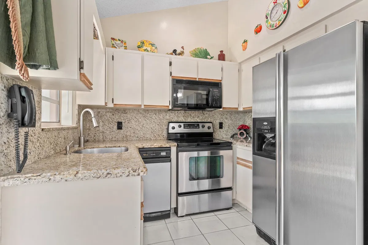 Residence photo 16