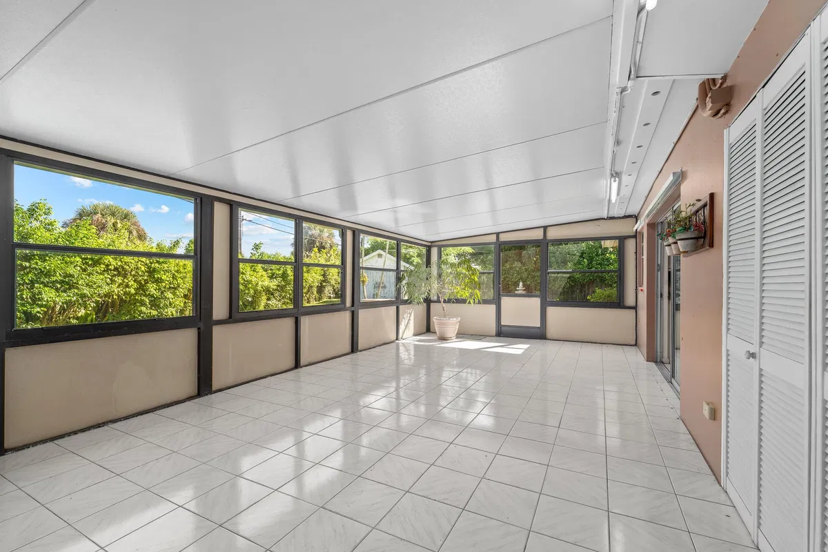 Residence photo 19