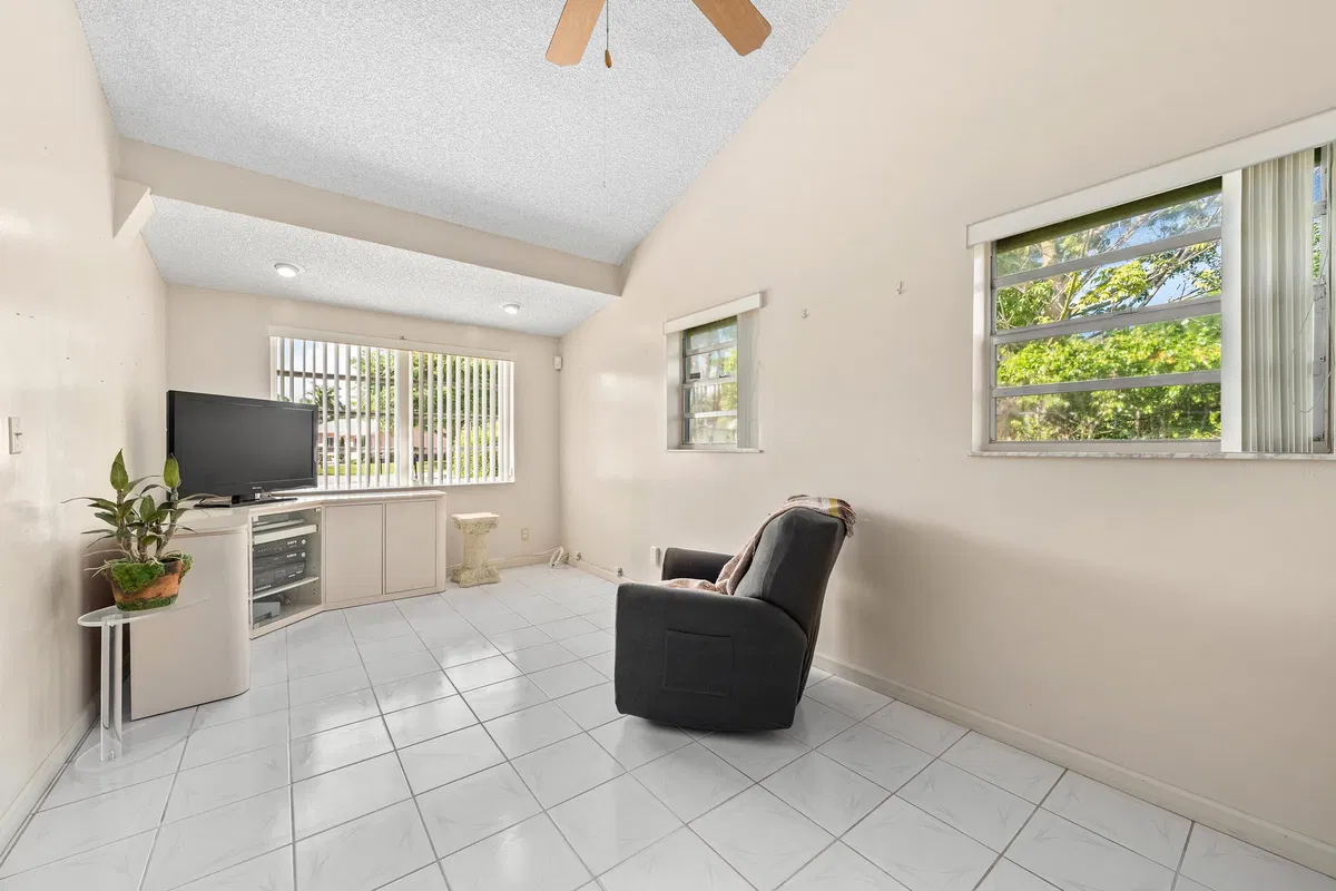 Residence photo 22