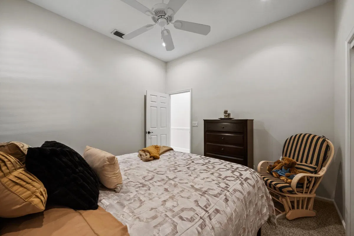 Residence photo 34