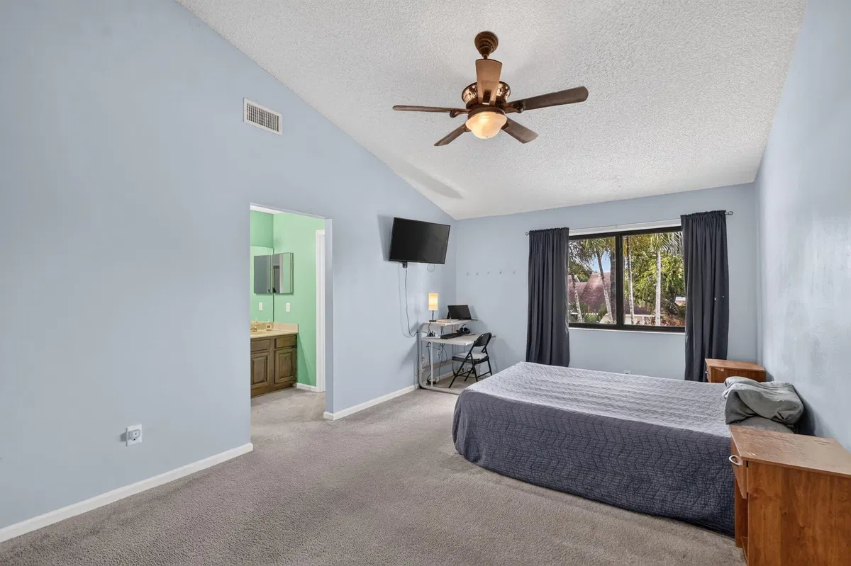 Residence photo 28