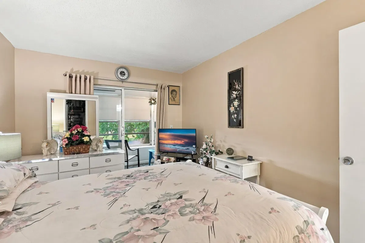 Residence photo 52
