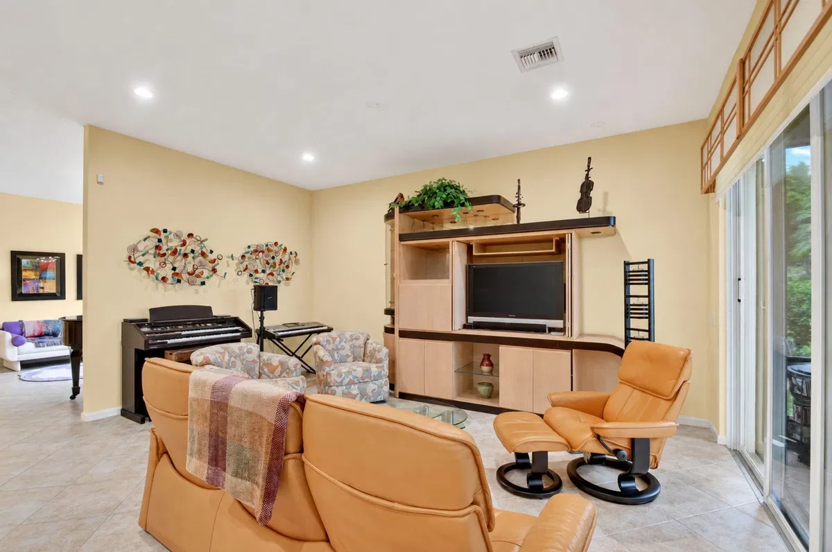 Residence photo 4