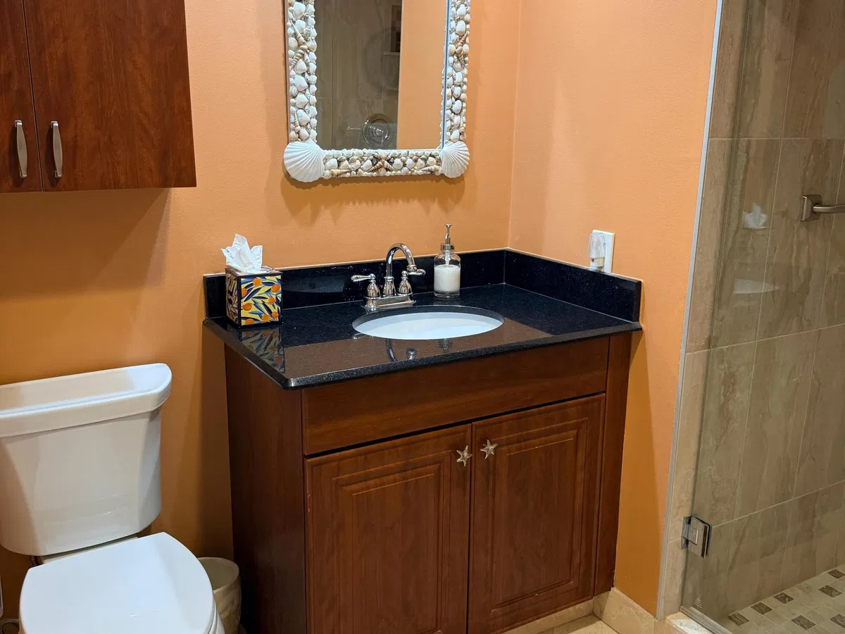 Unit B photo 19