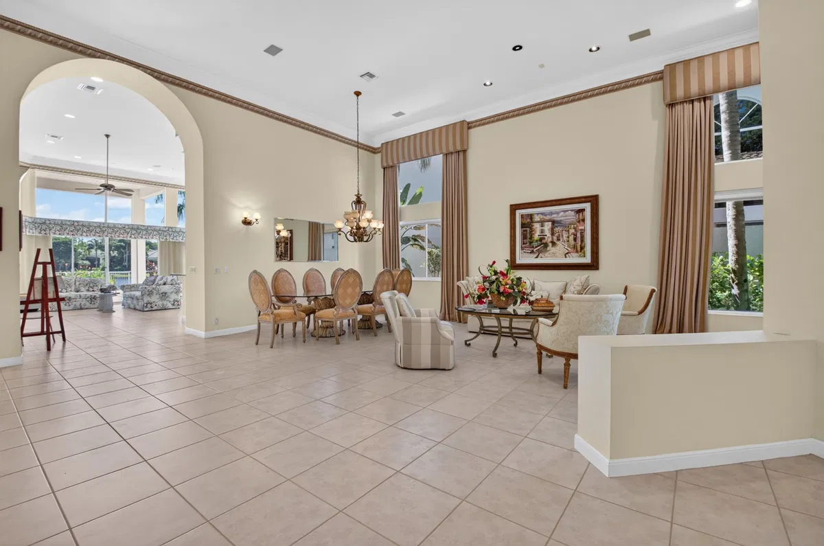 Woodfield Country Club Residence photo 10