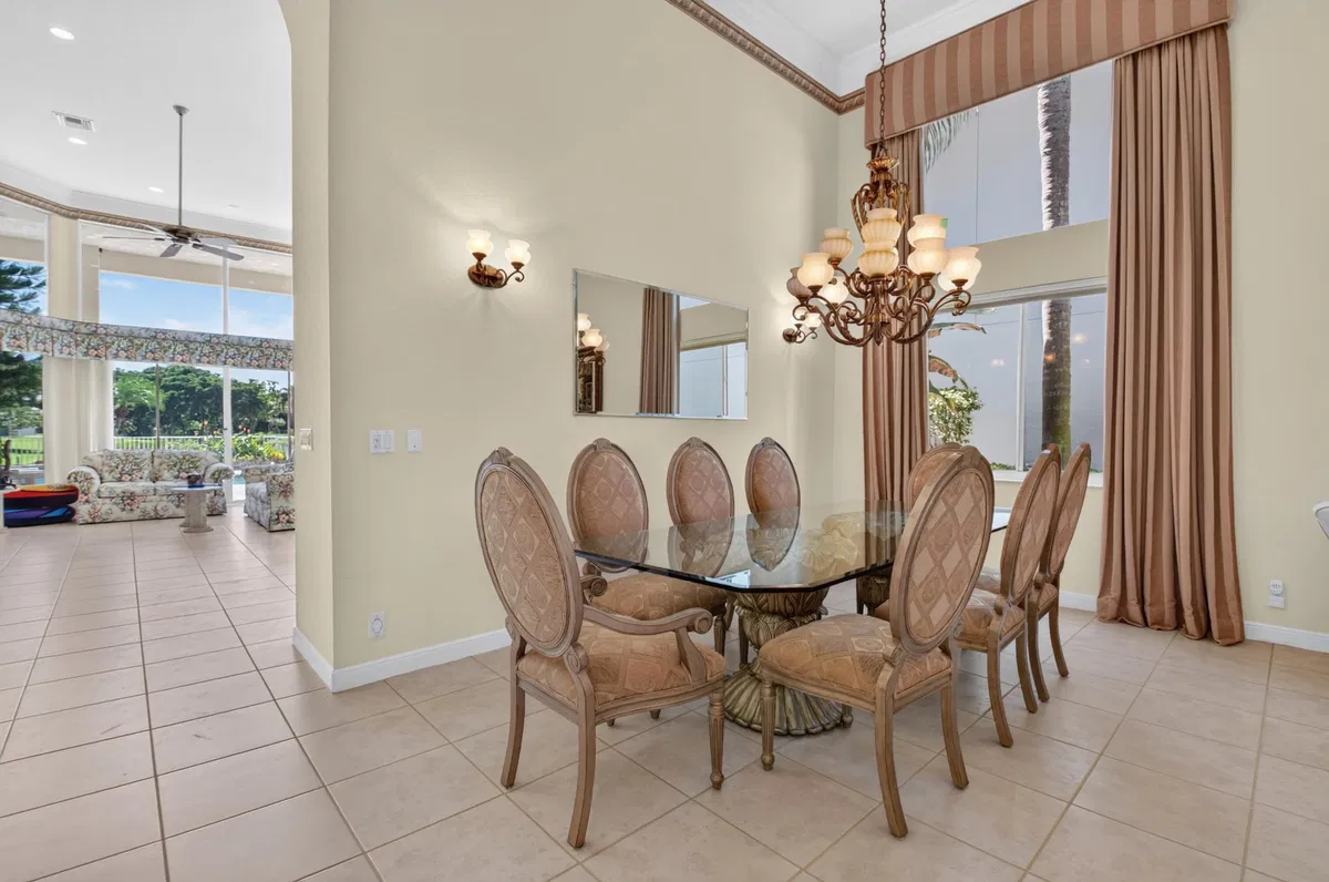 Woodfield Country Club Residence photo 13