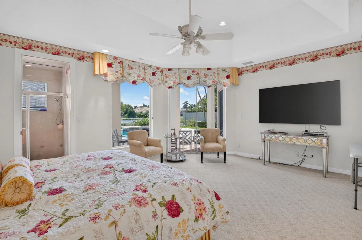 Woodfield Country Club Residence photo 28