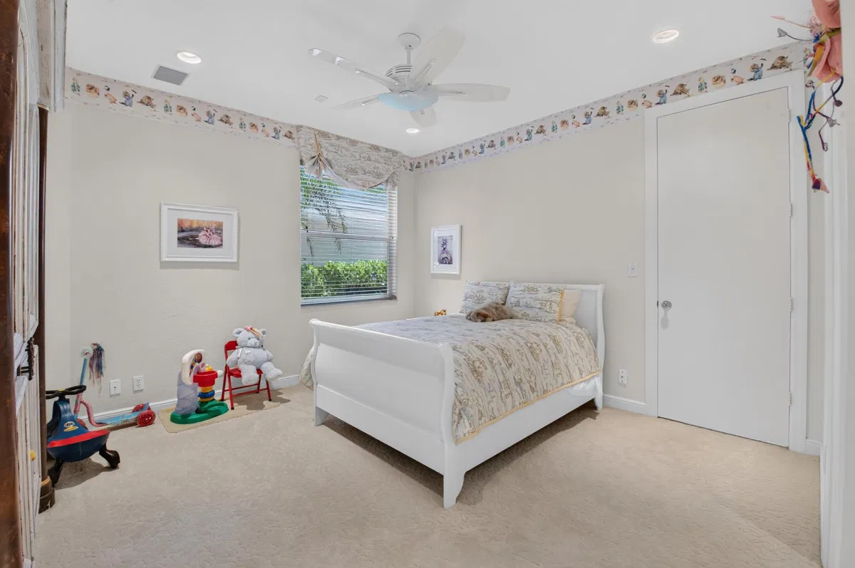 Woodfield Country Club Residence photo 37