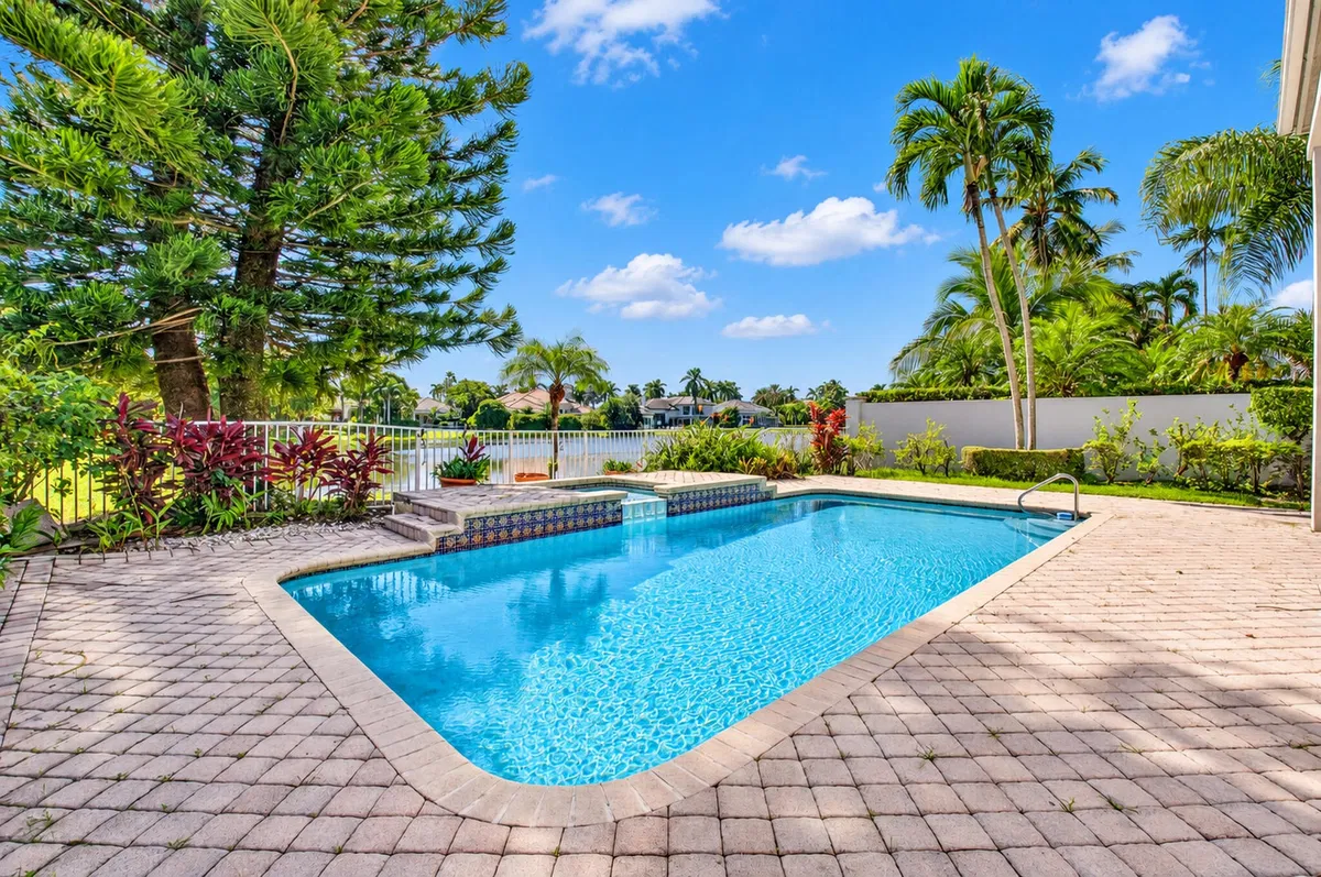 Woodfield Country Club Residence photo 49