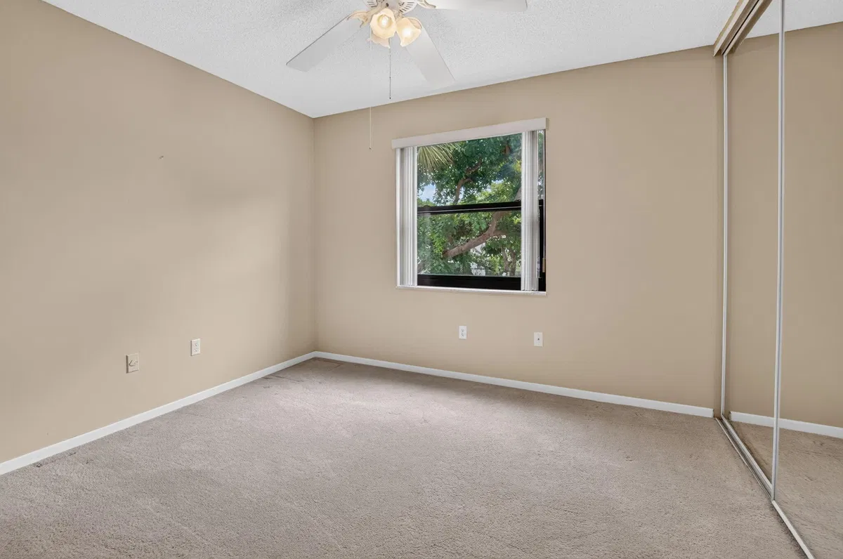 Residence photo 16