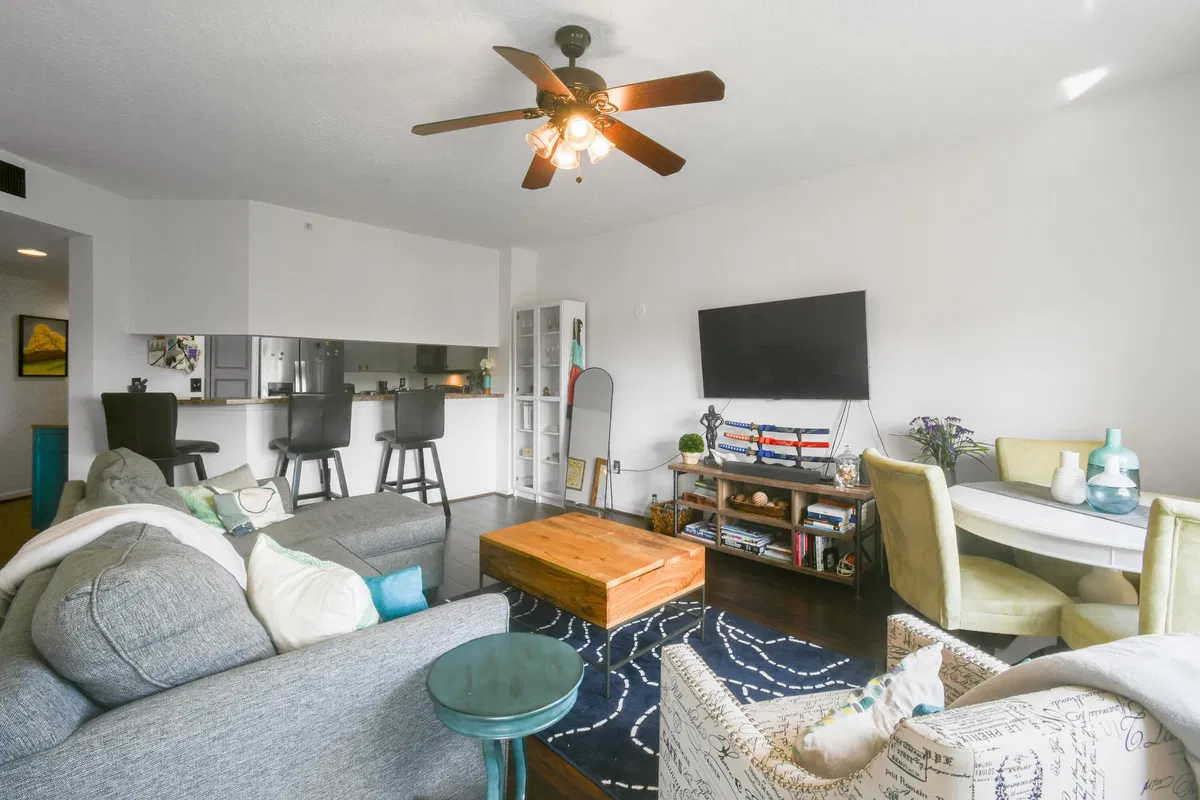 Unit 403 photo 16