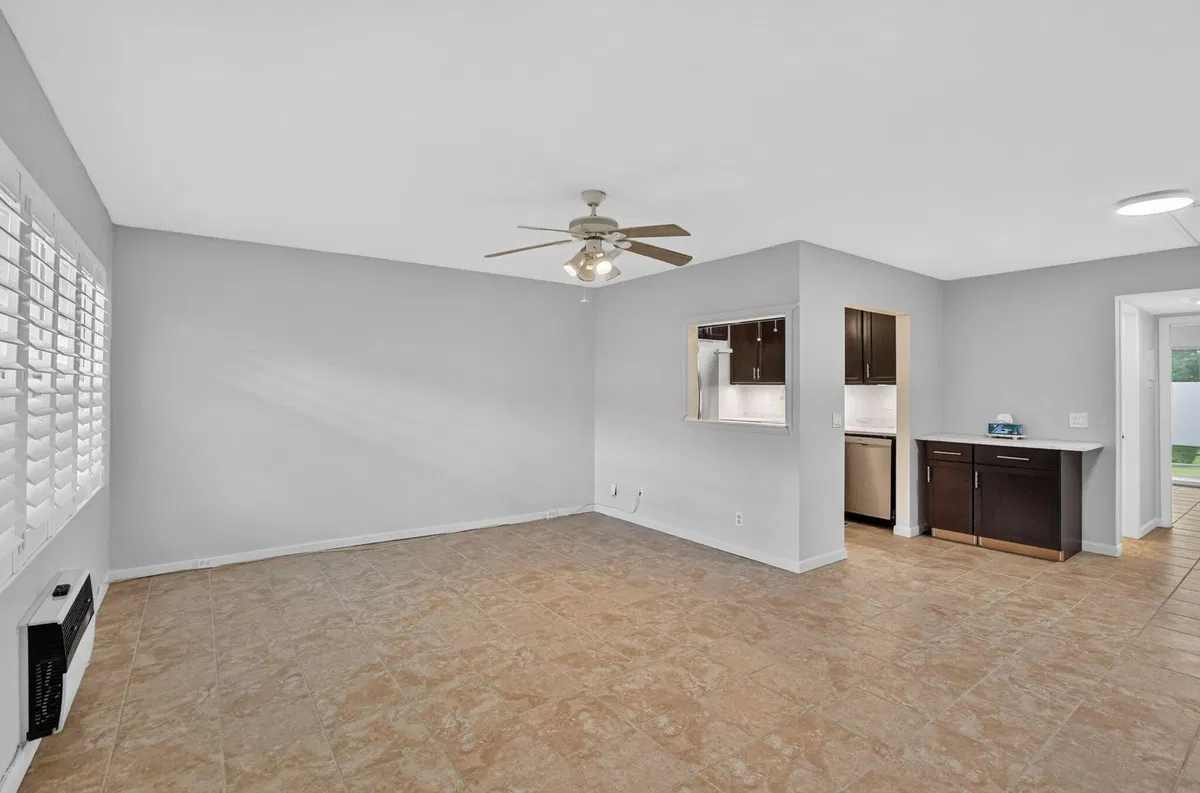 Unit 233 photo 7