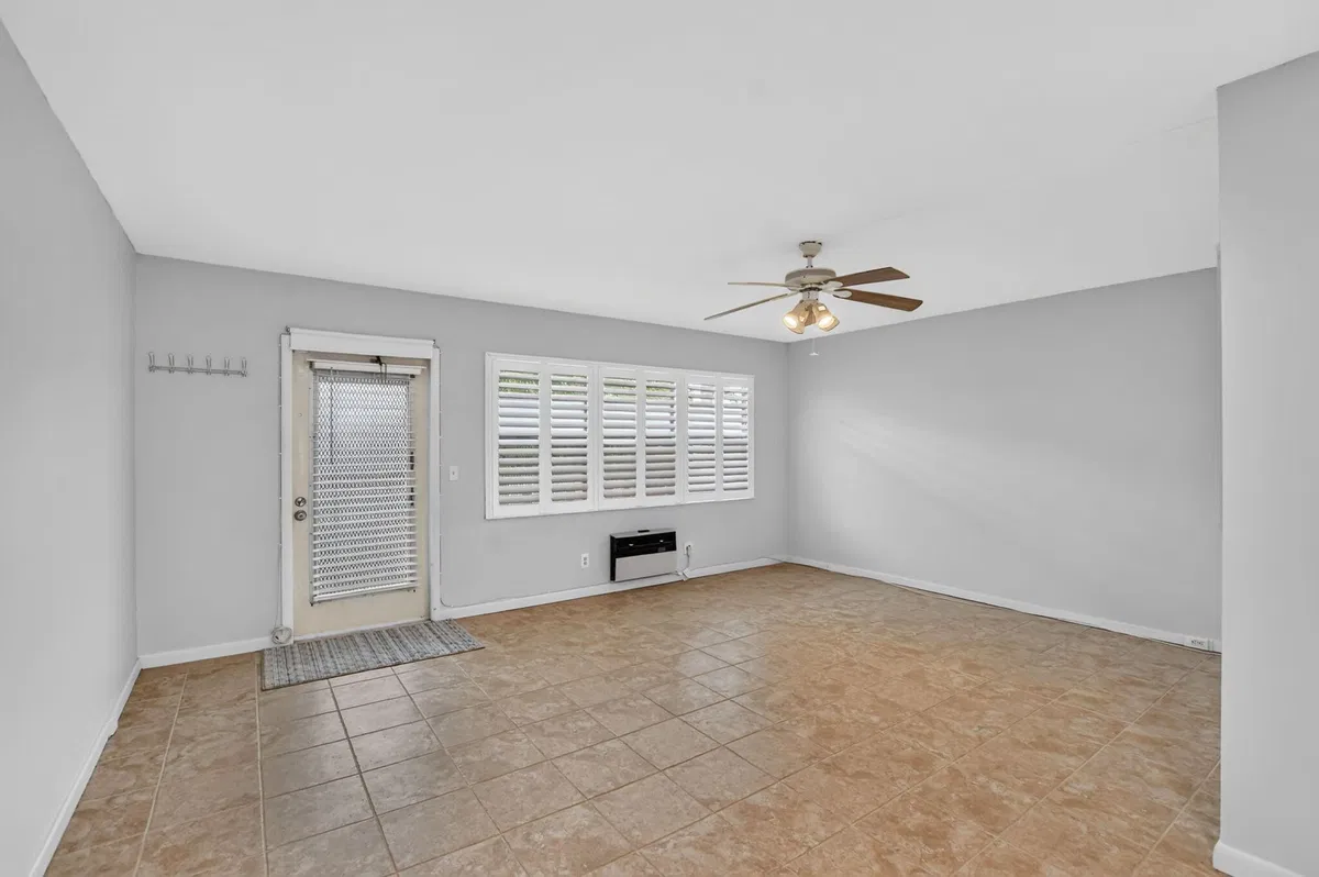 Unit 233 photo 10