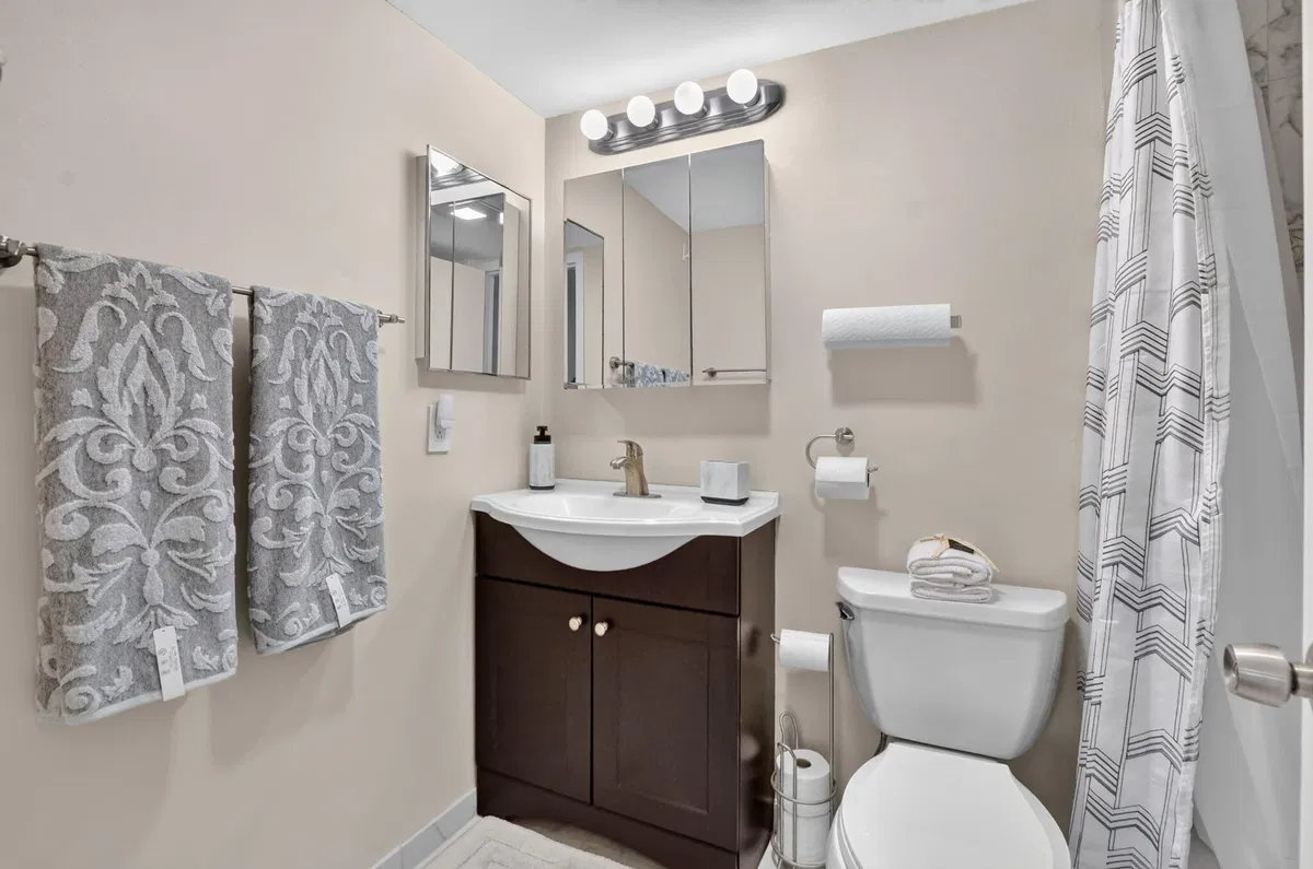 Unit 233 photo 13