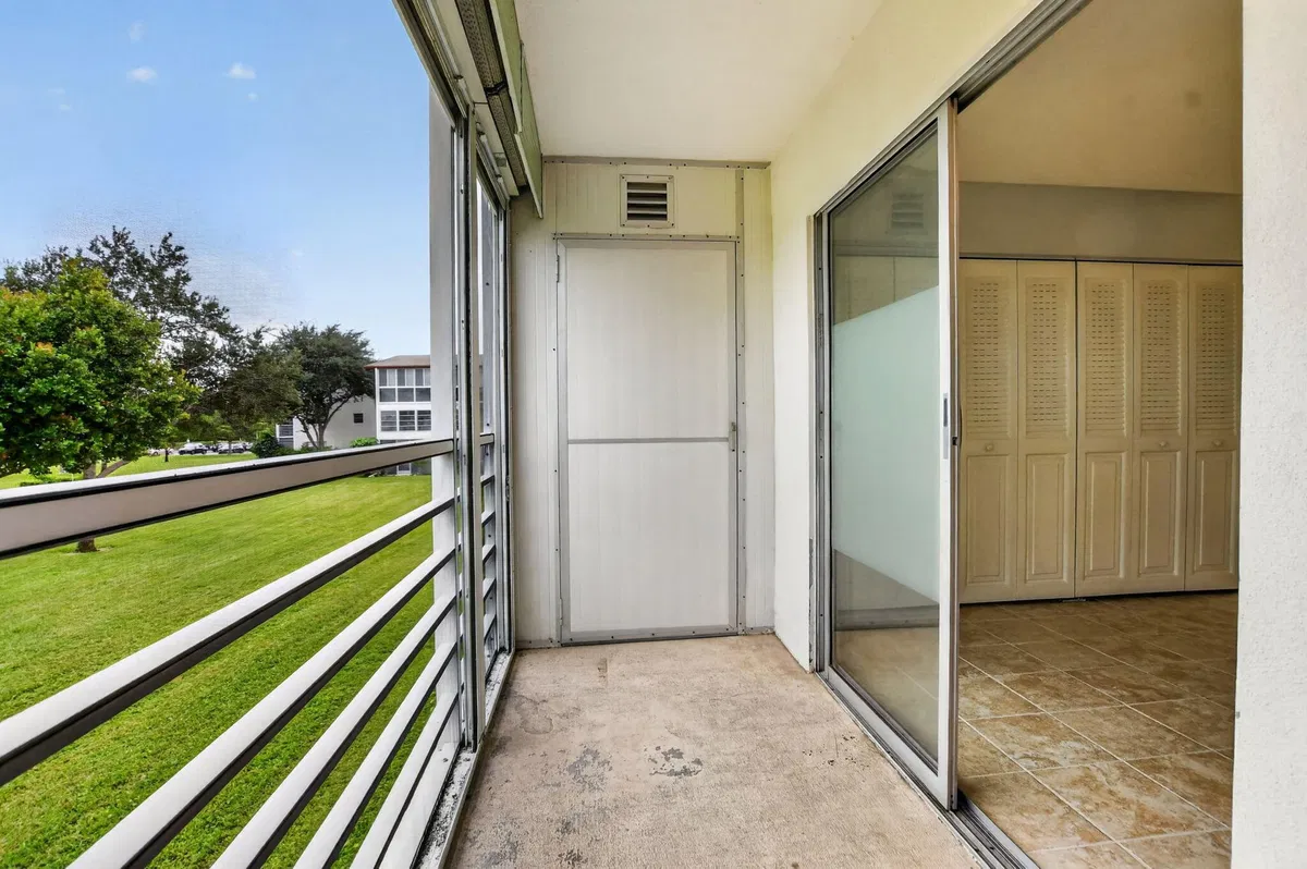Unit 233 photo 19