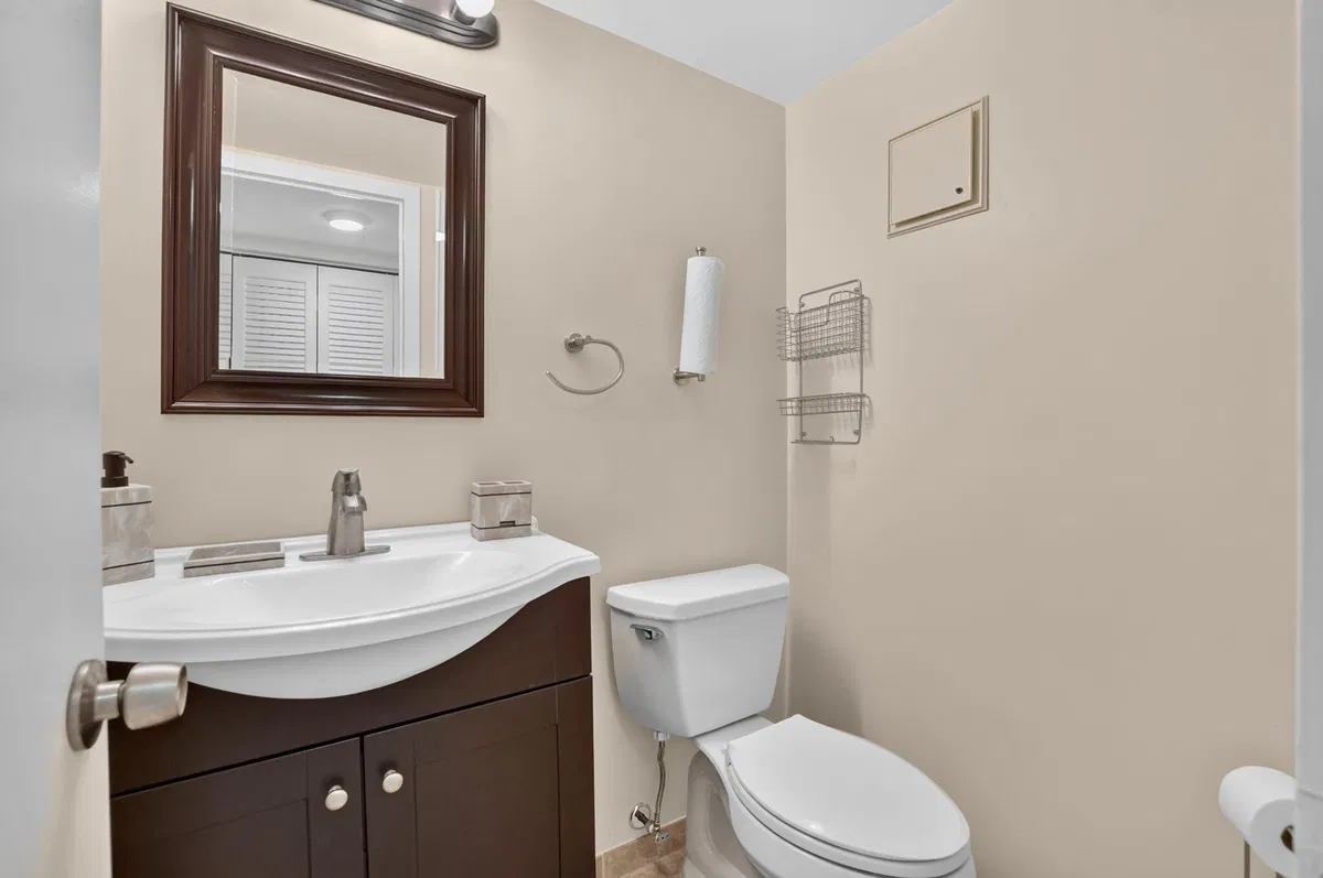 Unit 233 photo 22