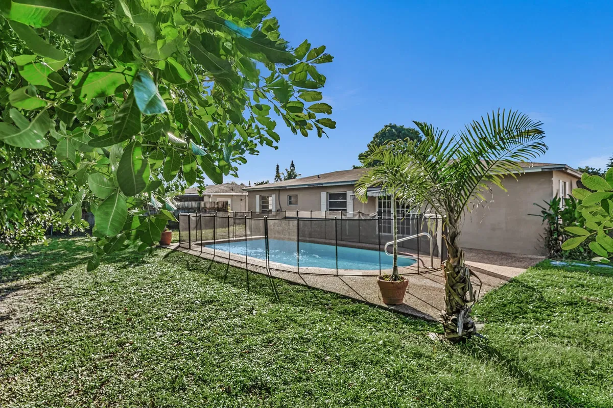 Residence photo 43