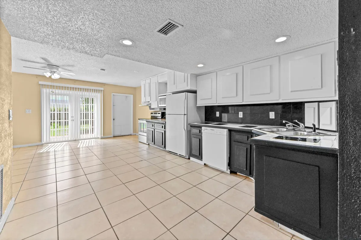  Residence photo 7