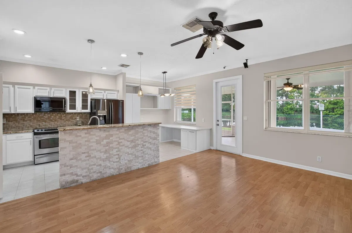  Residence photo 10