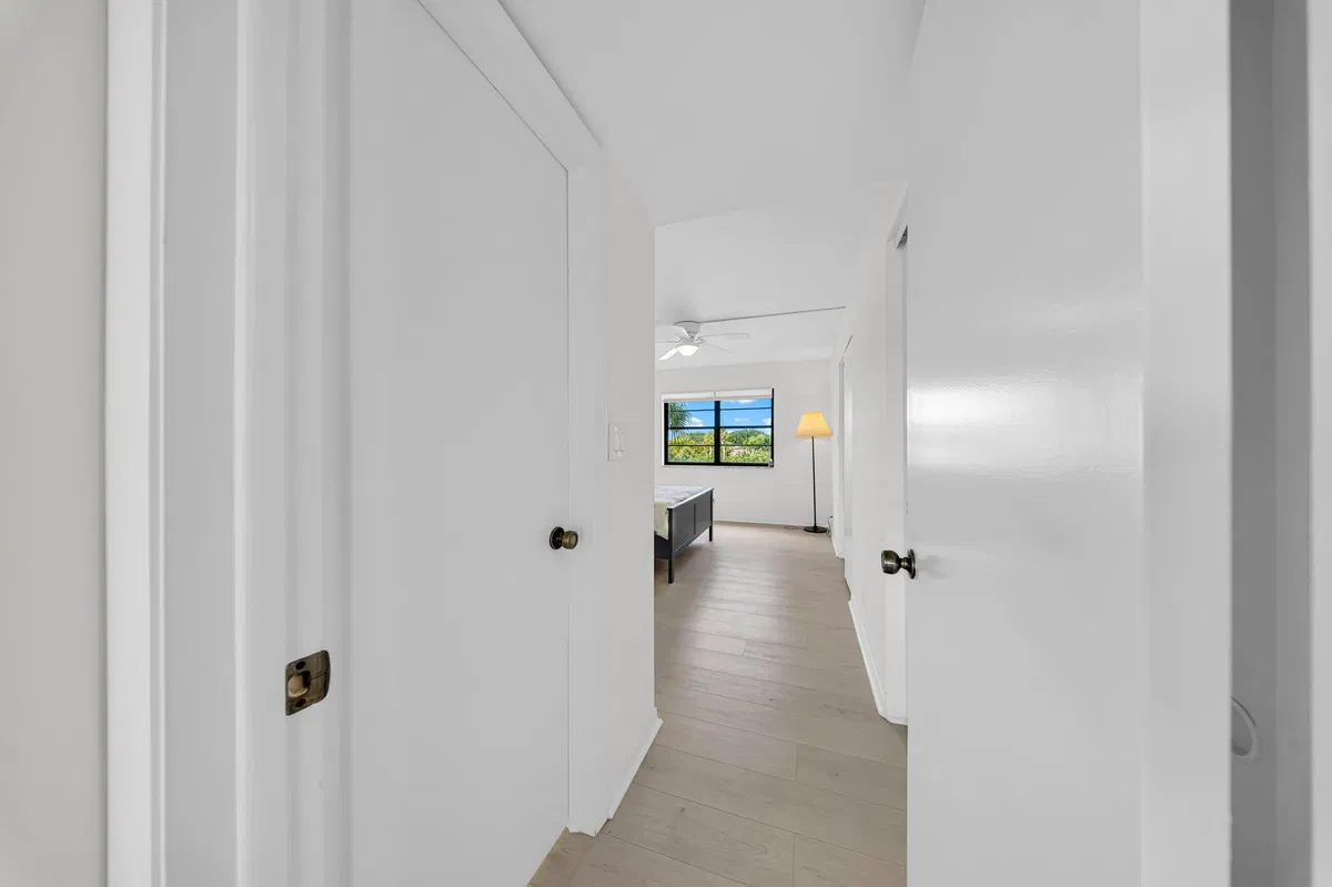 Unit 305 photo 19