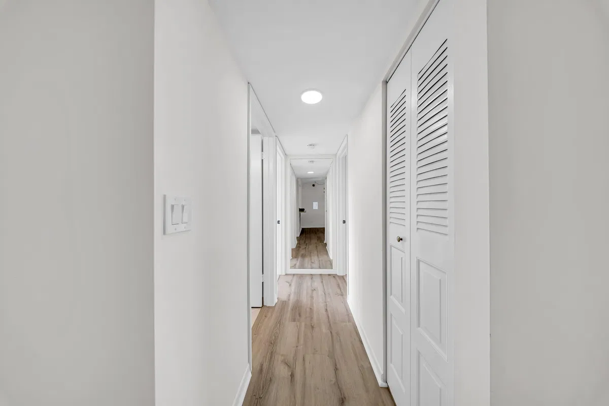 Unit 305 photo 25