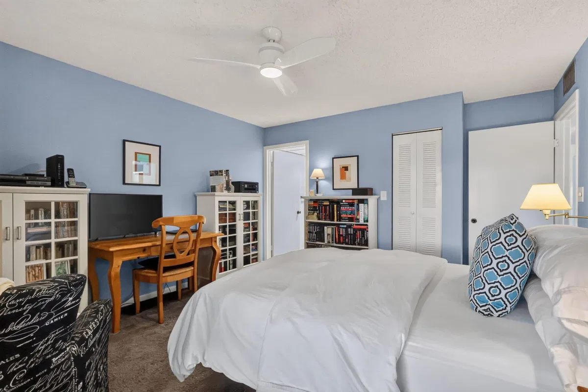  Unit 142 photo 22