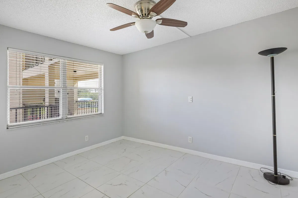 Unit 211 photo 16