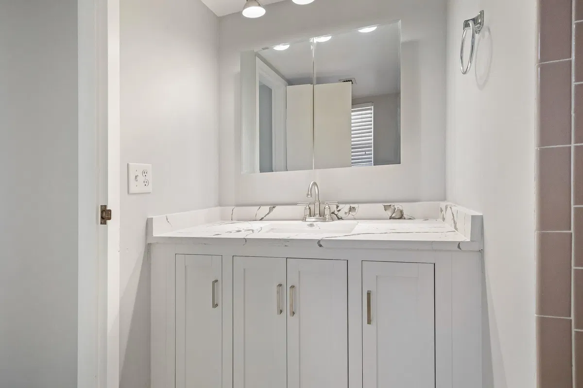 Unit 211 photo 19