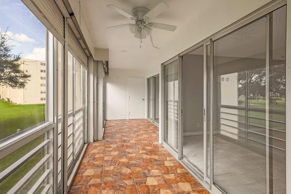 Unit 211 photo 22