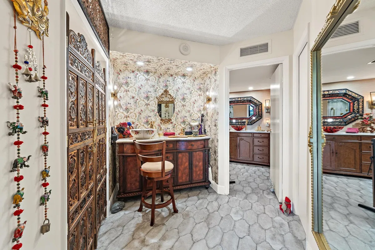 Unit 503 photo 10