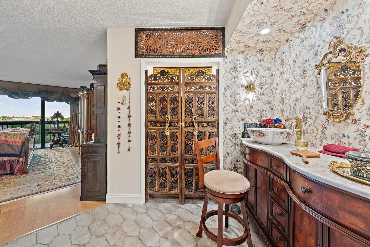 Unit 503 photo 31
