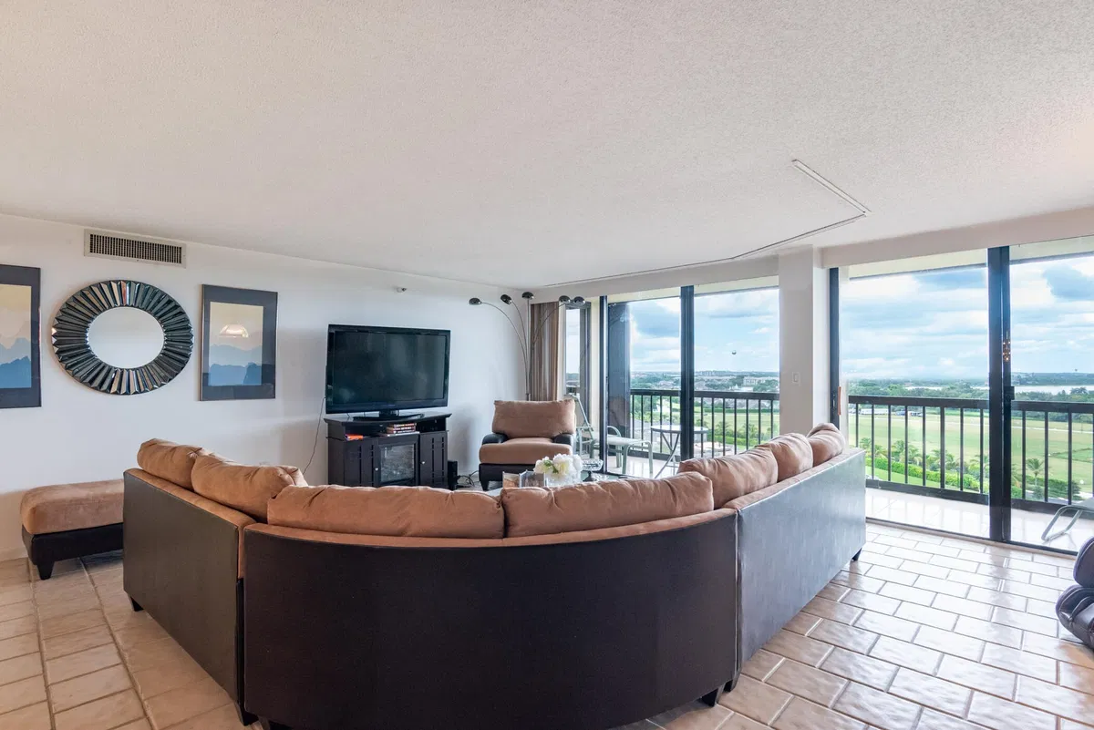 Unit 1103 photo 7